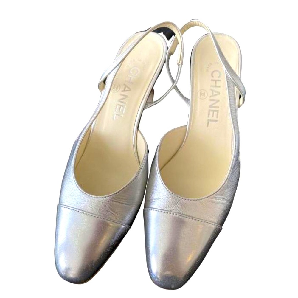 Chanel
Interlocking CC Logo Leather Slingback Pumps
Size: 9 | IT 39 Size